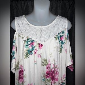TORRID TOP SZ 2 White eyelet with floral design cold shoulder short sleeve GUC